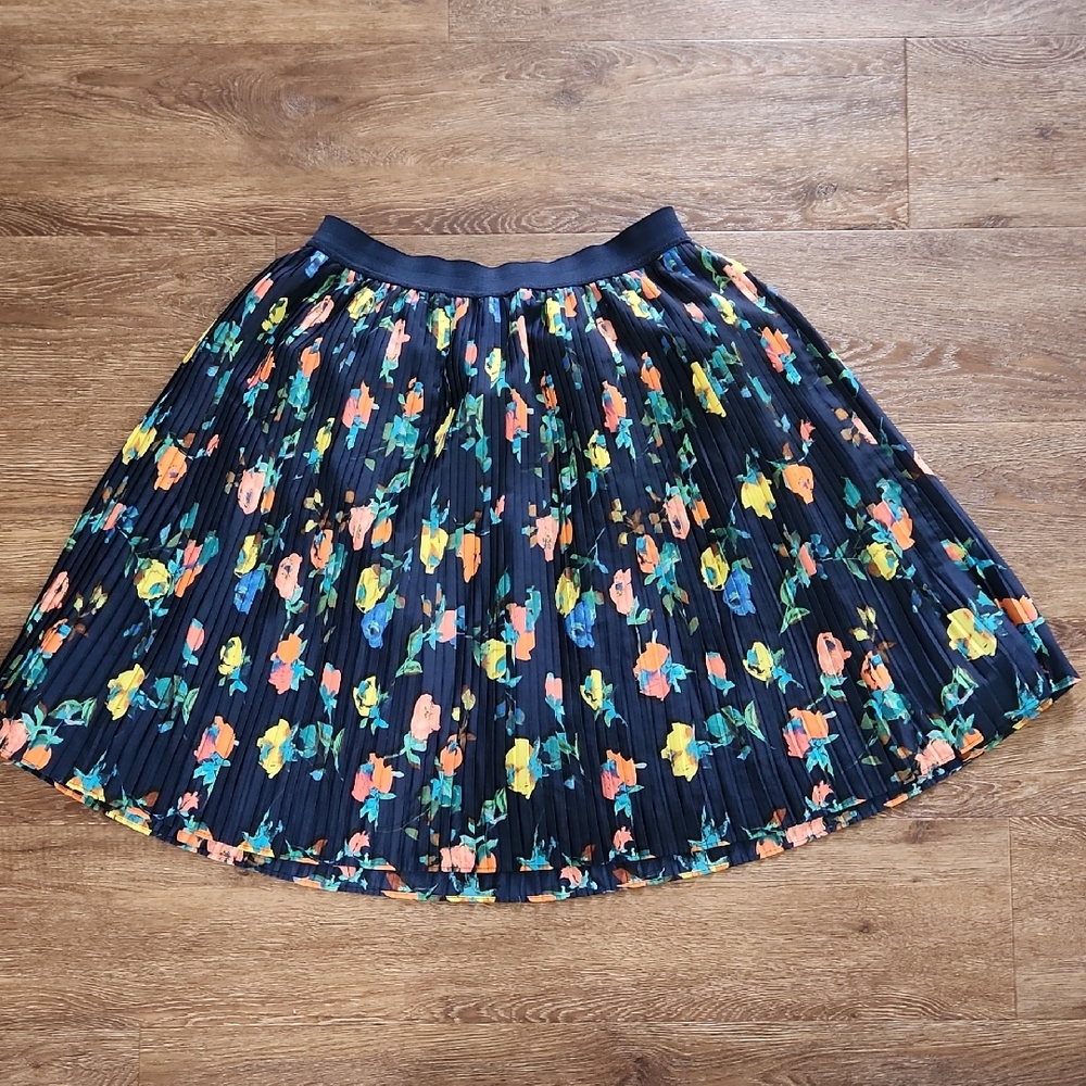 Merona Navy Floral Pleated Women's Skirt, size Medium